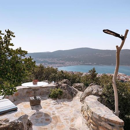 Beautiful Cottage Over-Viewing Samos Bay. المظهر الخارجي الصورة