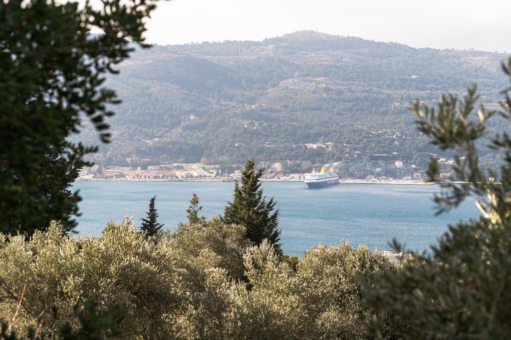 Beautiful Cottage Over-Viewing Samos Bay. المظهر الخارجي الصورة