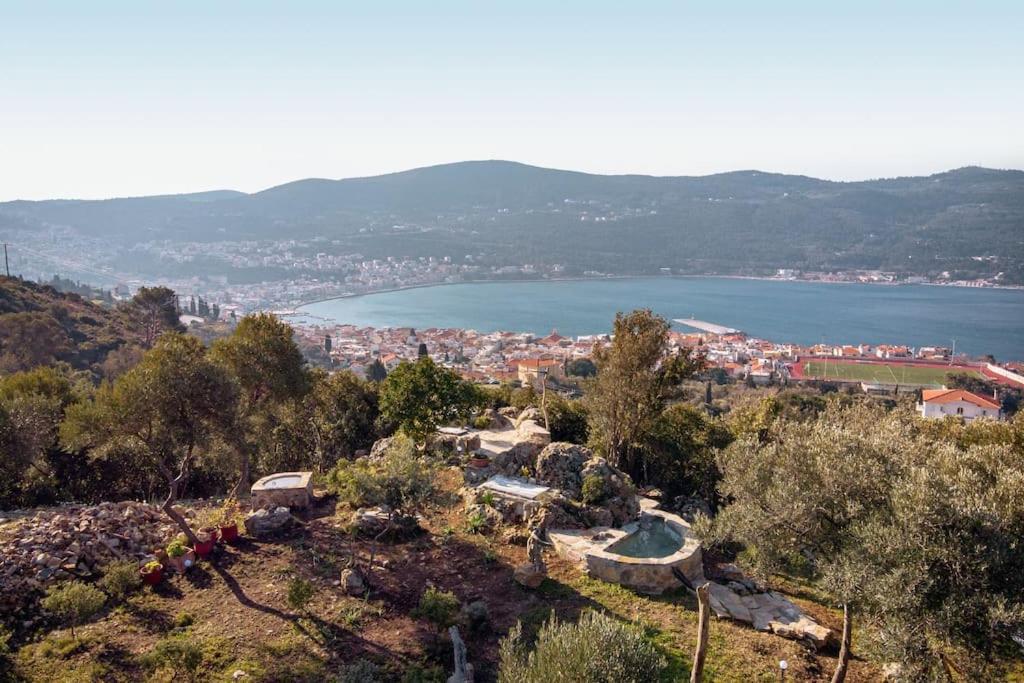 Beautiful Cottage Over-Viewing Samos Bay. المظهر الخارجي الصورة