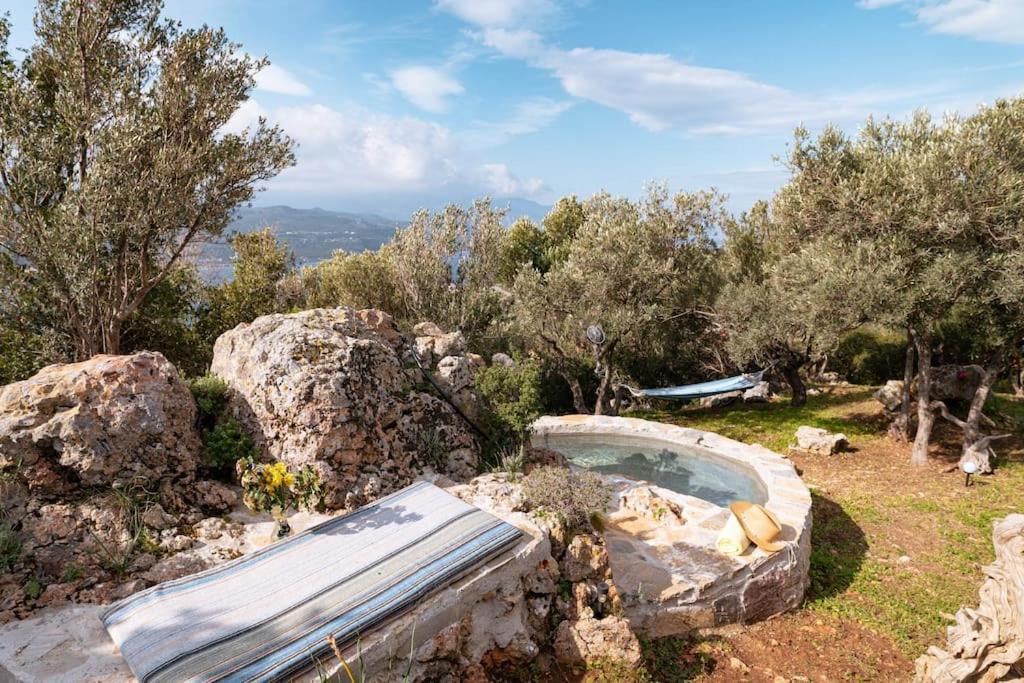 Beautiful Cottage Over-Viewing Samos Bay. المظهر الخارجي الصورة