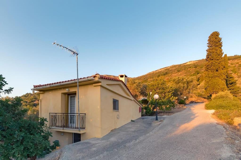Beautiful Cottage Over-Viewing Samos Bay. المظهر الخارجي الصورة