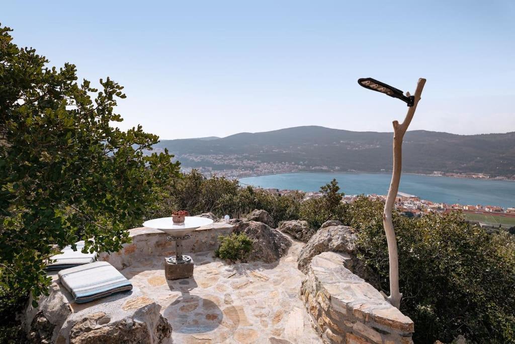 Beautiful Cottage Over-Viewing Samos Bay. المظهر الخارجي الصورة