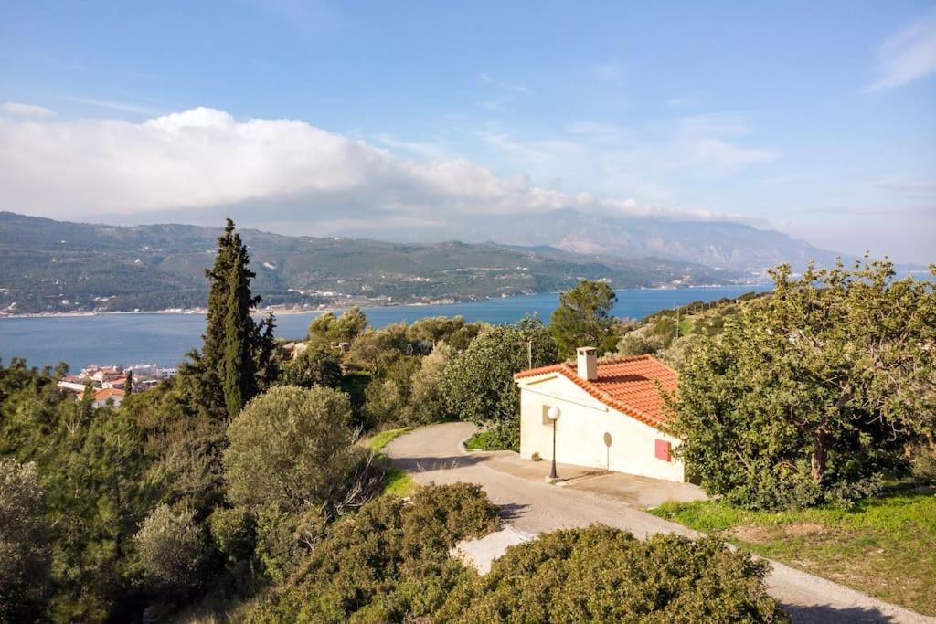 Beautiful Cottage Over-Viewing Samos Bay. المظهر الخارجي الصورة